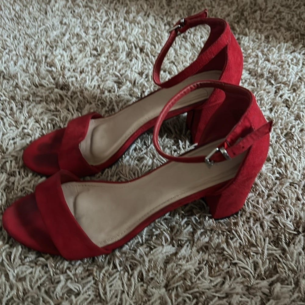 Red heels - Picture 2 of 2